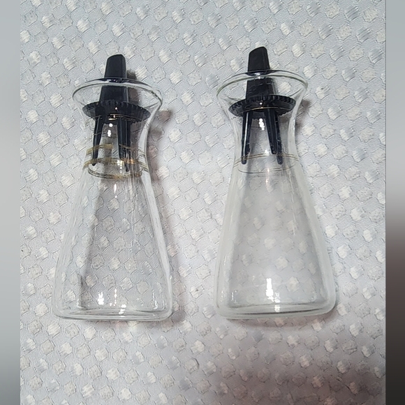 Pyrex Other - VINTAGE EUC GLASS PYREX SALT & PEPPER SHAKERS